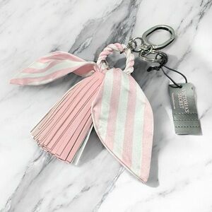 VICTORIA'S SECRET
Silk Tie Tassel Bag Charm Keychain